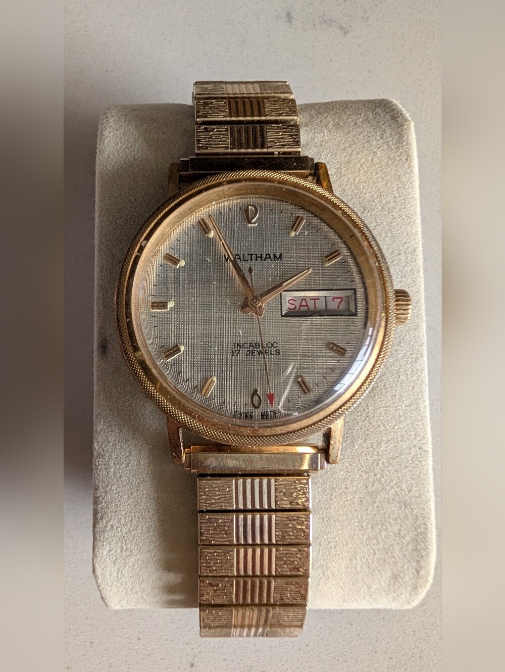 Classic Waltham Wristwatch With Manual Motion
